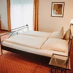 Am Wallgraben מלון 3*